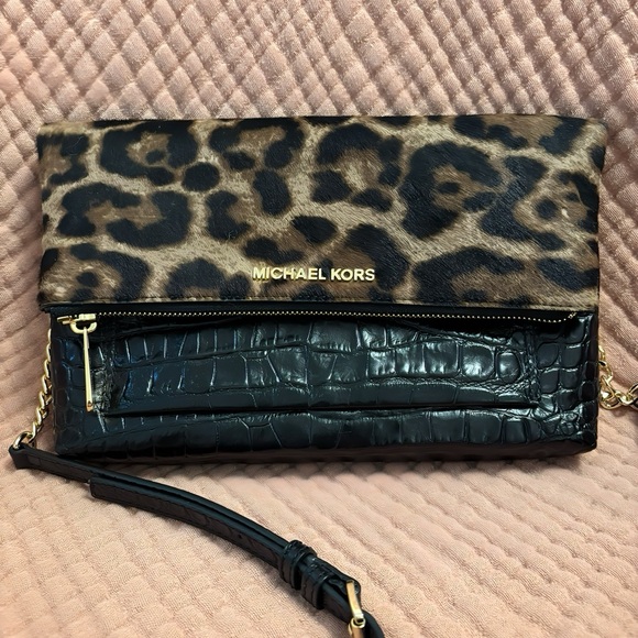 Michael Kors Crossbody Clutch Bag - Picture 1 of 9